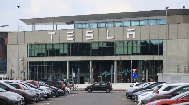 Tesla’s European EV Market Share Diminishes While Overall Electric Car Registrations Surge