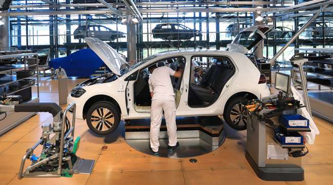 Volkswagen Delays Electric Golf as Wolfsburg Factory Revamp Faces Budget Setbacks