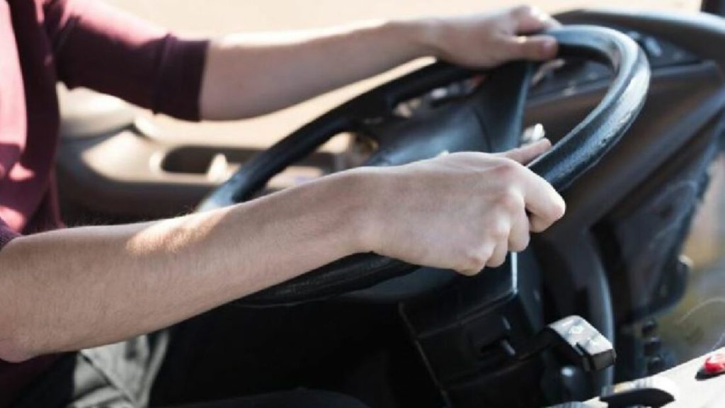 Agreement Signed by CCOO, UGT, and CONFEBUS to Implement Reduced Retirement Coefficients for Professional Road Passenger Drivers
