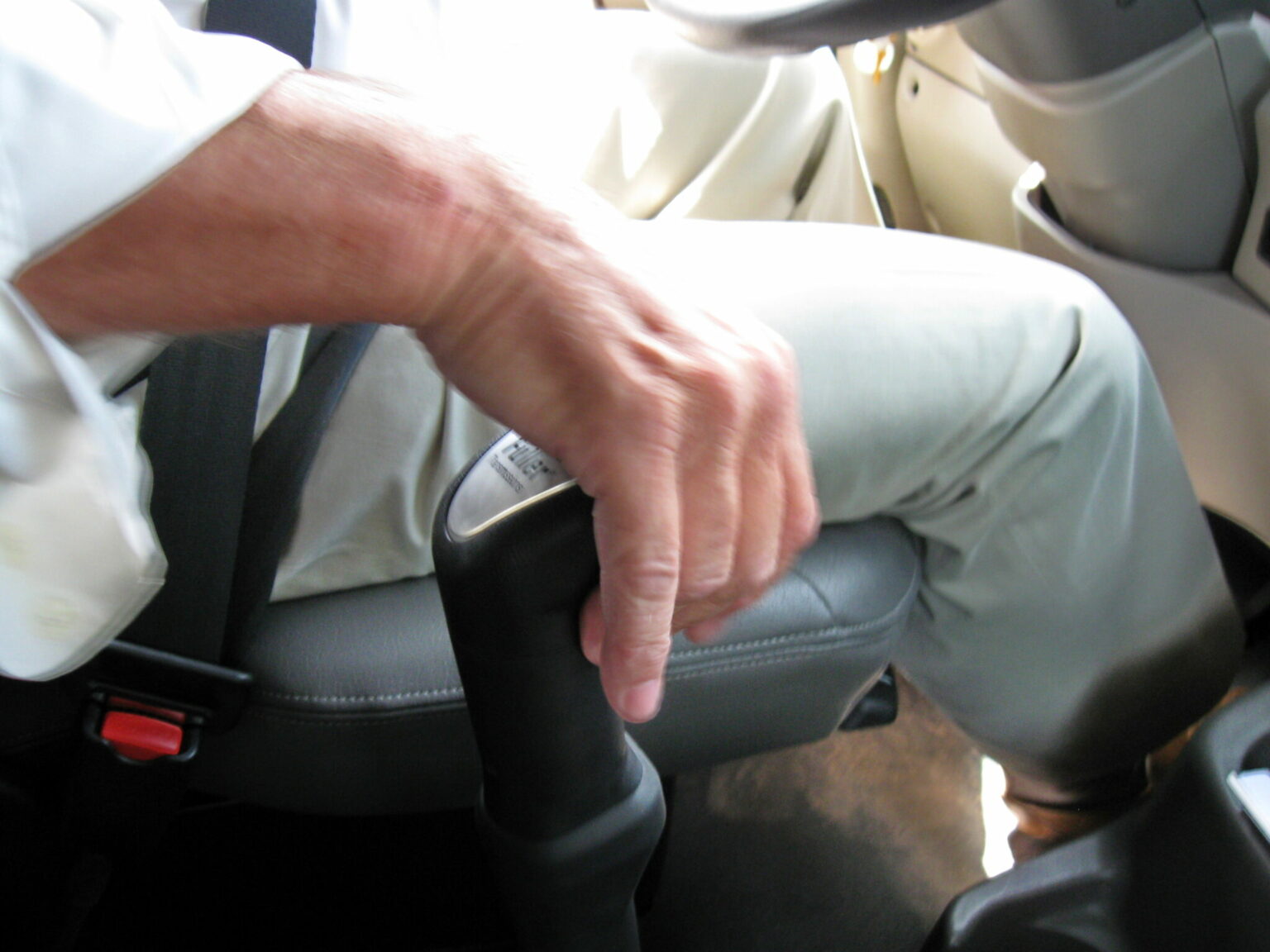 Manual vs Automated Truck Transmissions: Why Knowing Stick Shift Still Matters in Trucking