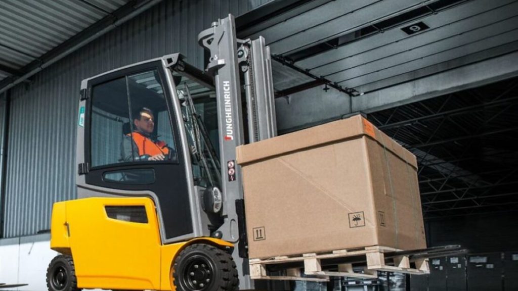 Effective Strategies to Optimize Space in Modern Warehouses with Advanced Equipment
