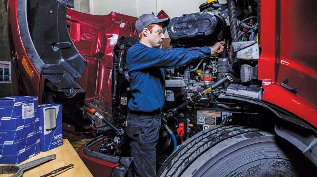 Navigating the Technician Shortage in Commercial Vehicle Maintenance: Challenges and Industry Responses