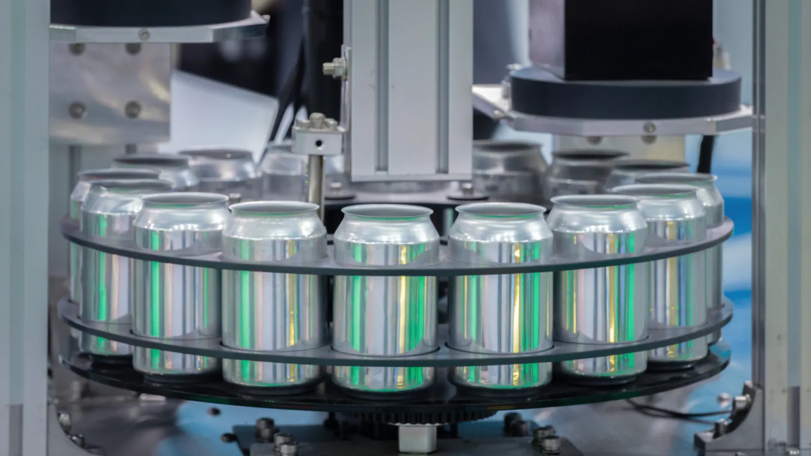 OECD Highlights Tariff-Induced Manufacturing Surge in Early 2025 amid Rising Costs and Economic Slowdown