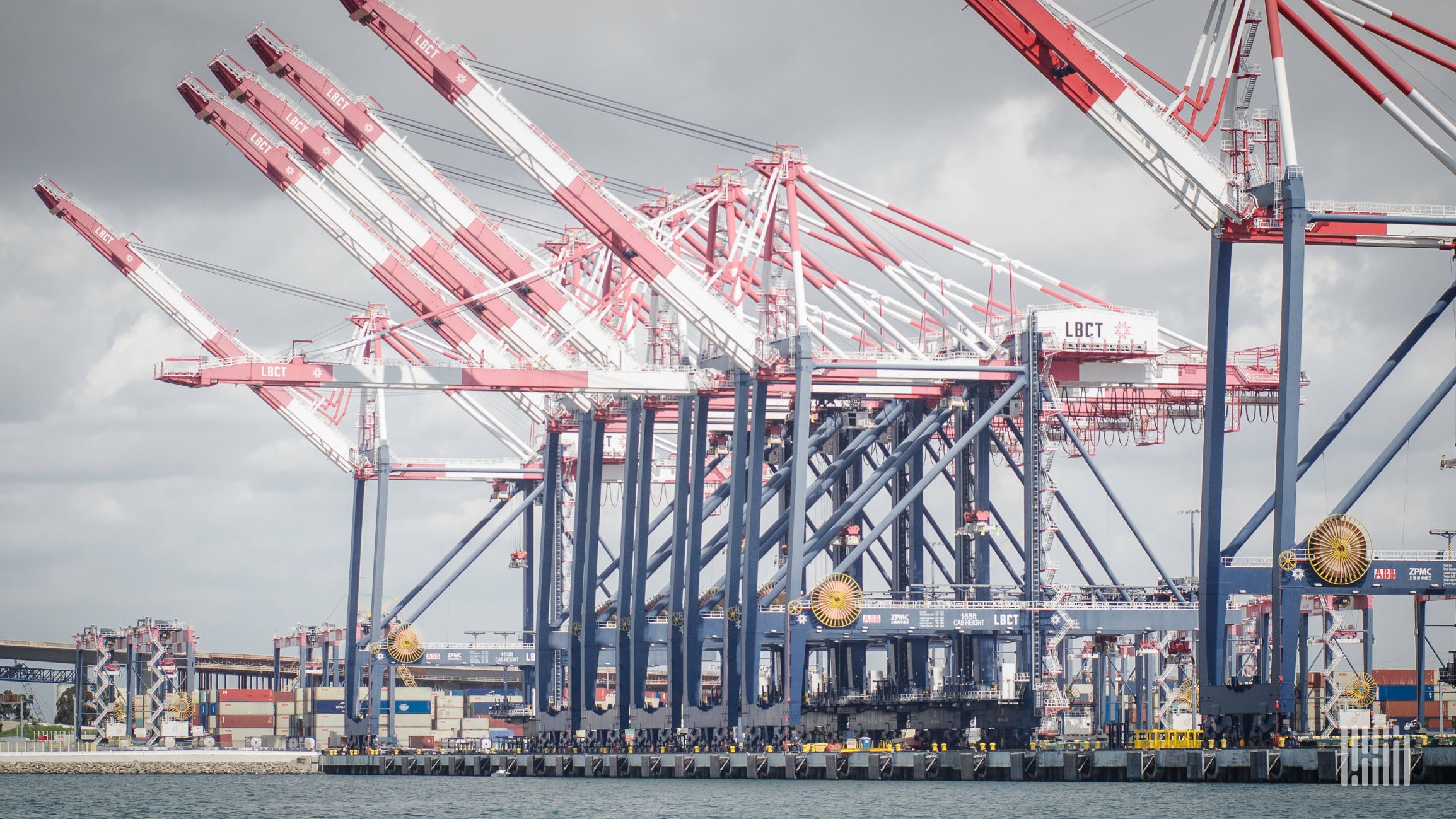 U.S. Imposes Up to 270% Tariffs on Chinese Container Cranes and Intermodal Equipment, Impacting Shipping and Logistics