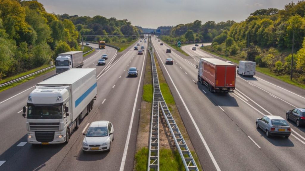 Slight Decline in Road Freight Tonnage in the EU for 2024 and Its Logistics Implications