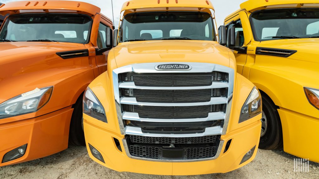 How the 25% Tariff on Imported Heavy-Duty Trucks Shapes Supply Chain and Freight Logistics