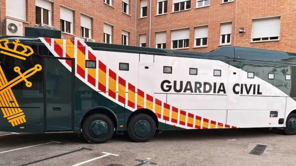 Guardia Civil Introduces Innovative Smart Bus and Van for Enhanced Prisoner Transport