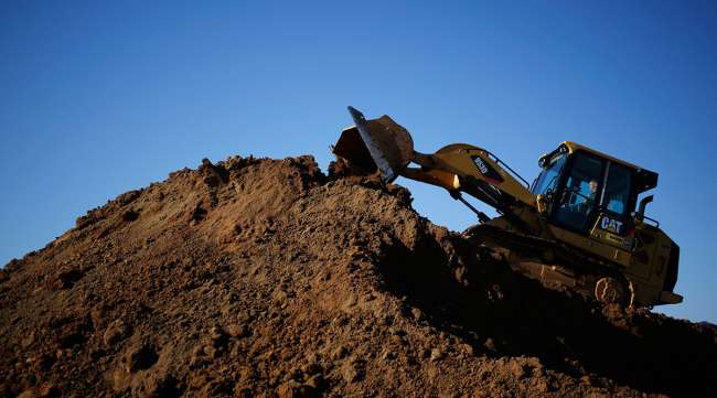 Understanding the Impact of AI on Caterpillar’s Stock and Construction Business Outlook