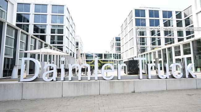 Daimler Truck Faces North American Market Slowdown Impacting Third Quarter Earnings in 2025