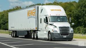 Werner Enterprises Commits to Stable Dedicated Fleet Size as Freight Market Faces Challenges