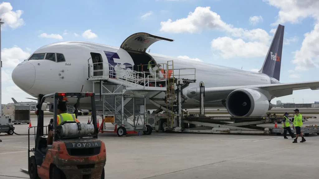 FAA Rescinds Restrictions on Air Traffic, With Cargo Flights Remaining Steady