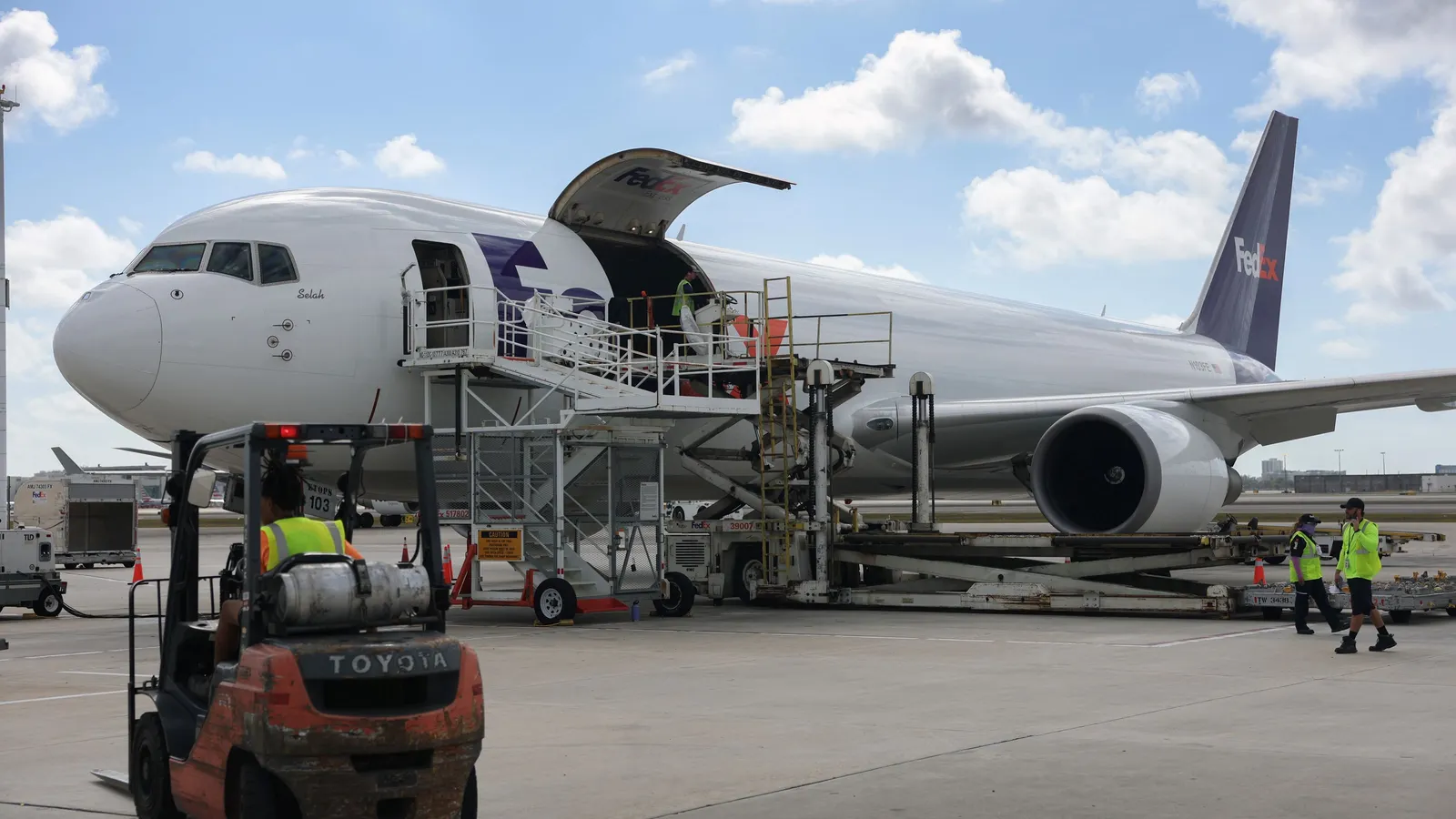 FAA Rescinds Restrictions on Air Traffic, With Cargo Flights Remaining Steady