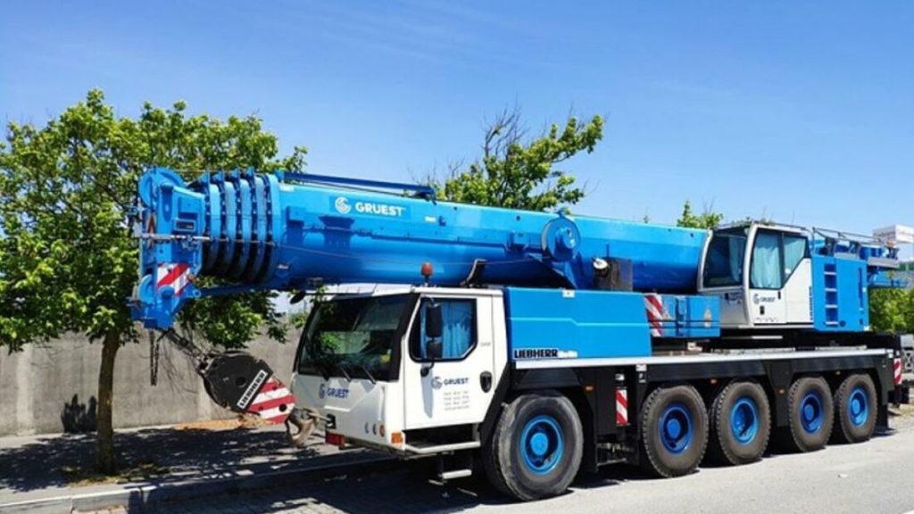 How Unions and Employers Are Advocating for Reduced Retirement Age for Mobile Crane Drivers