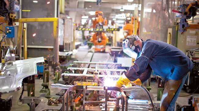 October’s Decline in North American Class 8 Truck Orders Reflects Market Caution and Future Logistics Challenges