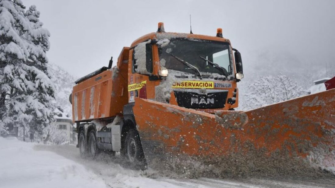Spain’s Massive Winter Road Clearance Effort Set for 2025-2026 with Extensive Fleet and Resources