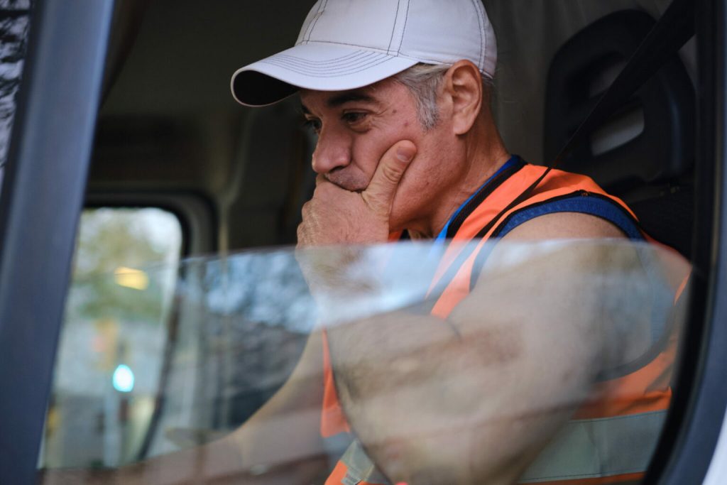 The Realities and Challenges Faced by Newly Hired Truck Drivers in Long-Haul Transport
