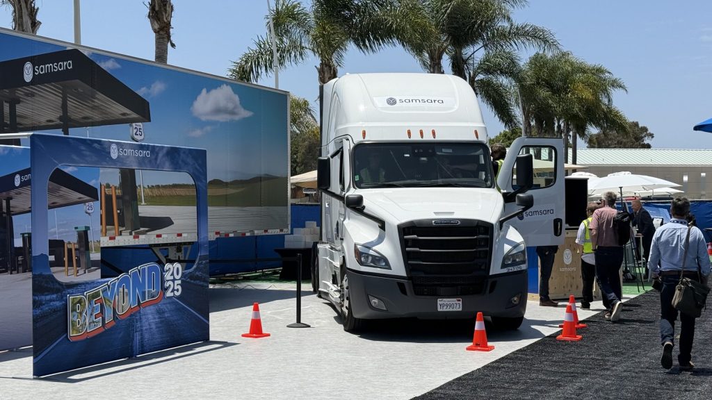 Navigating Peak Season Challenges with AI: Elevating Supply Chain Safety, Efficiency, and Workforce Agility