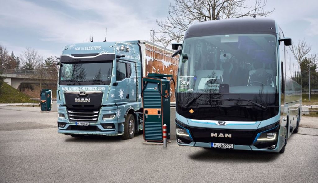 Электрический рождественский грузовик MAN привез первые зарядные станции для электромобилей на стадион «Альянц Арена» футбольного клуба «Бавария» Мюнхен
