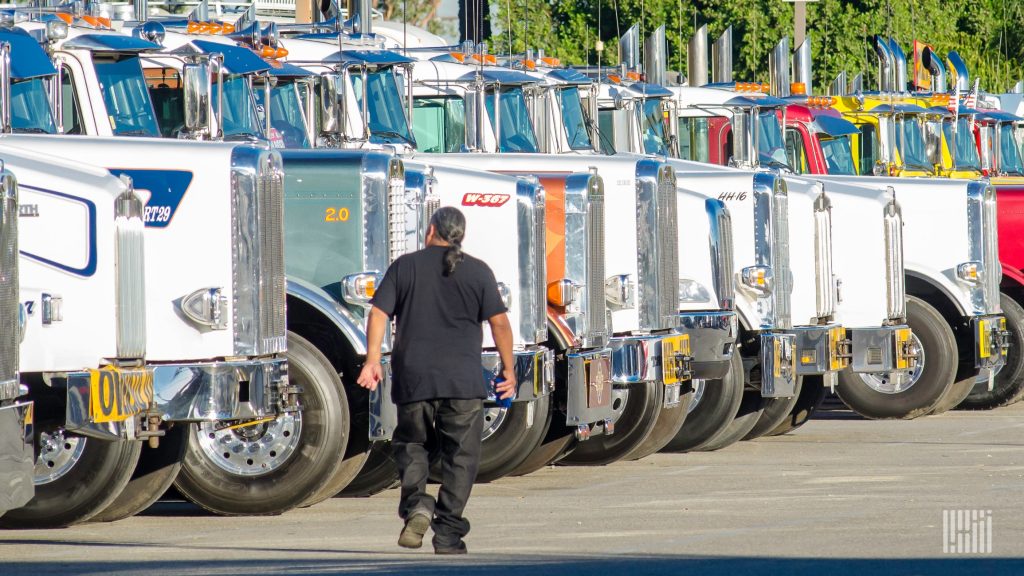 변화하는 트럭 운송업계: 노동력 문제 및 CDL 사기 행위가 화물 및 물류에 미치는 영향