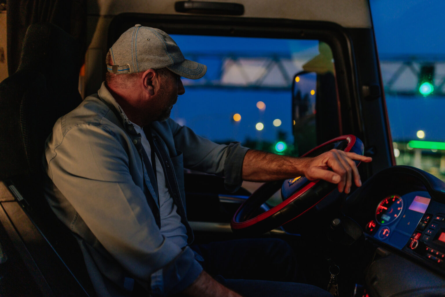 Understanding Global Patterns of Fatigue and Distraction in Commercial Driving: Key Insights for Safer Logistics Operations
