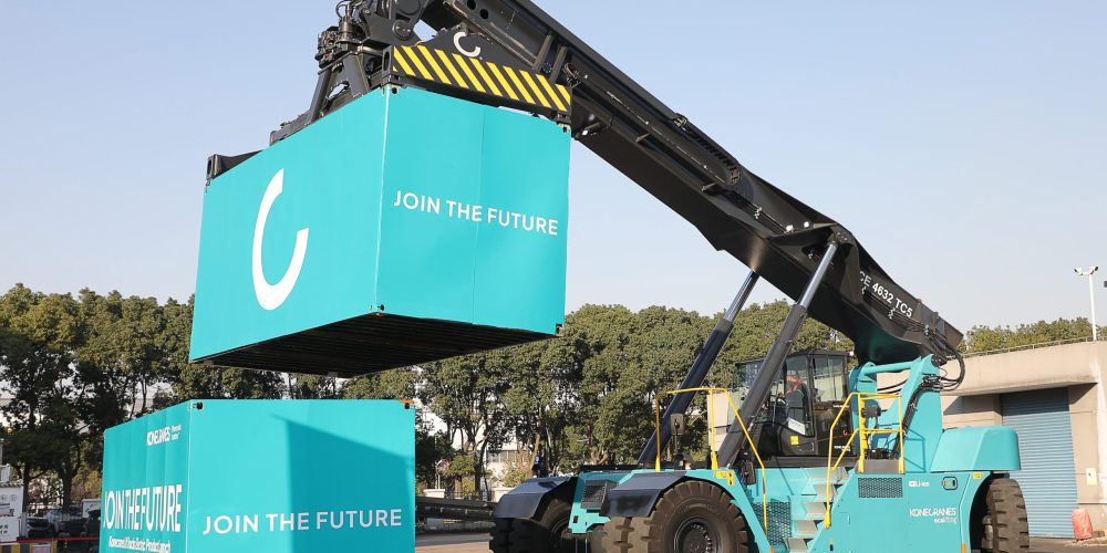 코네크레인, 여러 지역에서 자재 취급 혁신을 가져올 효율적인 전동 리치 스태커 출시