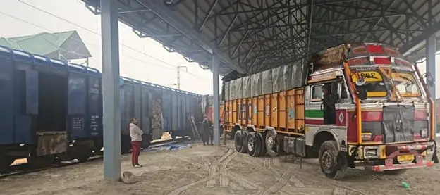 FCI 식량 화물 열차, 아난트나그 화물 터미널 도착으로 공급 역학 혁신시키는 획기적인 발전