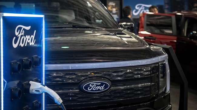 Ford Shifts Focus from F-150 Lightning EV to Hybrid and Gas Trucks, Steering Toward New Transport Trends