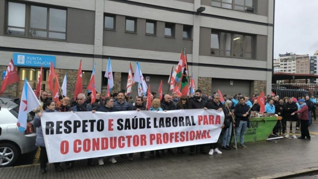 Μεγάλη Συμμετοχή στην Απεργία των Δημόσιων Λεωφορείων της Κορούνιας με Αίτημα Δίκαιες Εργασιακές Συνθήκες