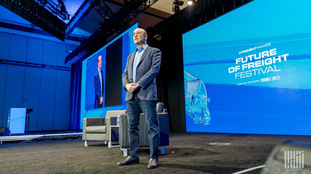 Brad Jacobs wechselt von der Leitung der Vorstände von XPO und GXO, um die Expansion von QXO im Bereich des Vertriebs von Baumaterialien voranzutreiben