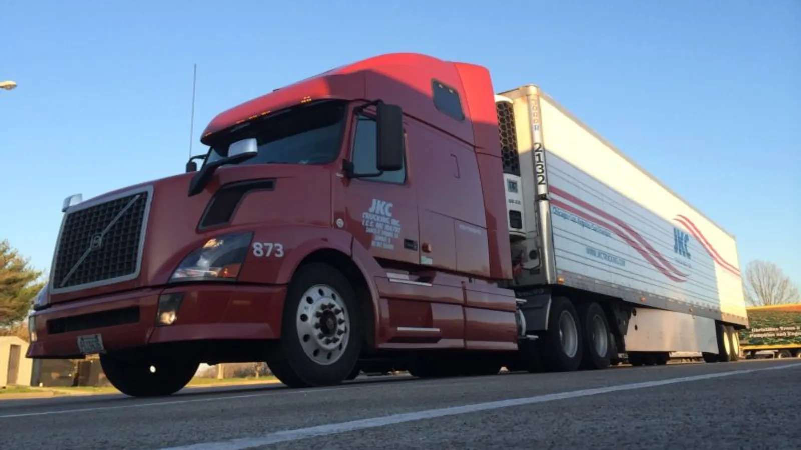 Premenlivosť v nákladoch na kamiónovú dopravu a jej vplyv na prepravu a logistiku