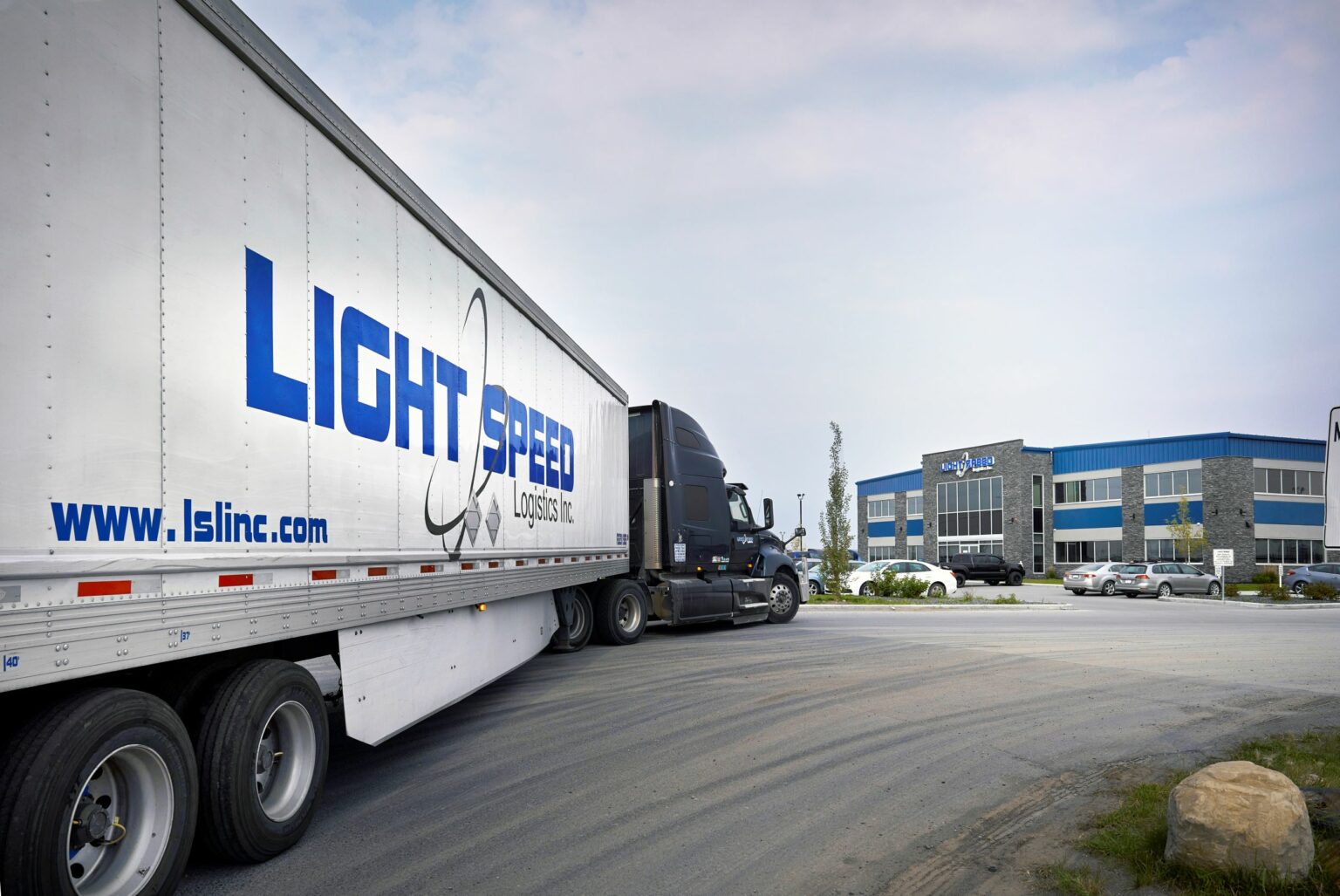 Alberta Court Appoints Receiver Over Light Speed Logistics’ Financial and Trailer Assets Amid Restructuring