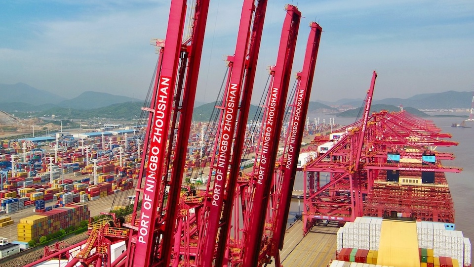 Navigeren door Stijgende Vrachtprijzen en Aangepaste Afvaarten op de Handelsroute Azië-VS