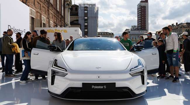 Polestar rafforza il bilancio con un investimento di 950 milioni di dollari in un contesto di difficoltà finanziarie