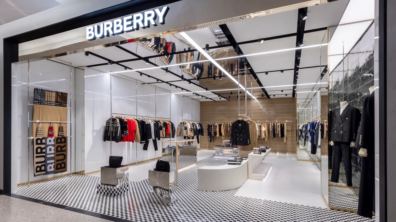 Burberry Welcomes Matteo Calonaci as Chief Operating and Supply Chain Officer, Driving Forward Its Logistics Strategy