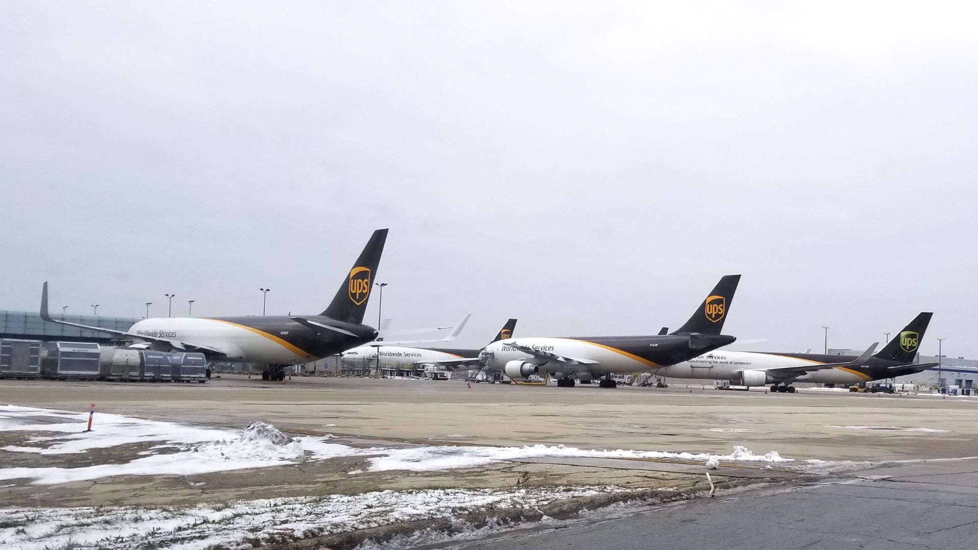 UPS and FedEx Pilots Renew Contract Talks While Awaiting Resolution on MD-11 Freighter Grounding