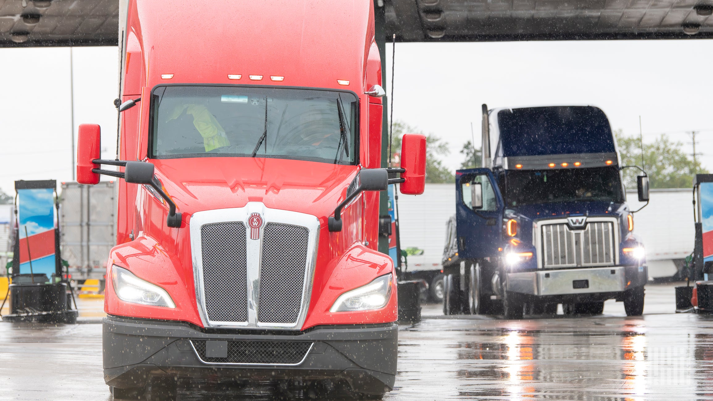 When freezing rain, not snow, forces carriers to pause operations across the I‑40 corridor