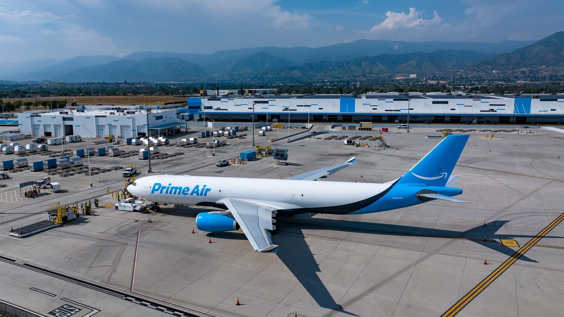 Alaska Air Group moves to rework Amazon cargo terms after Hawaiian acquisition