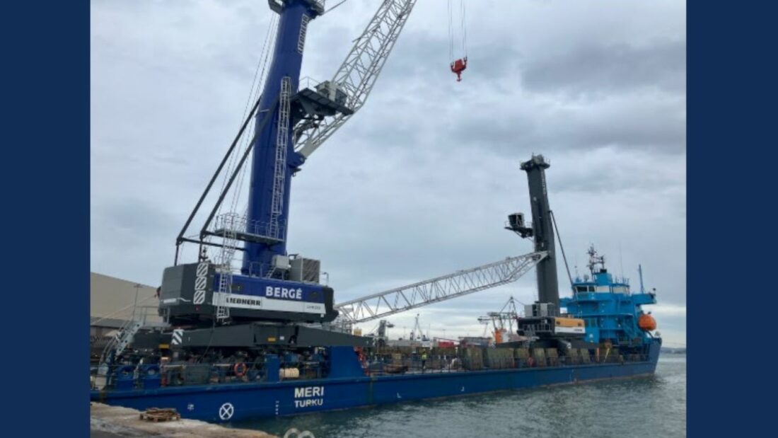 BERGÉ strengthens Santander terminal with a new Liebherr LHM 550 to improve operations