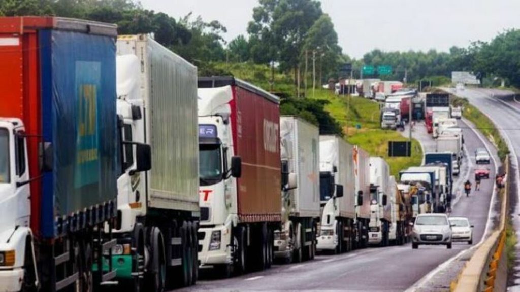 Driver Shortage Grounds Thousands of Trucks in Santa Catarina, Brazil