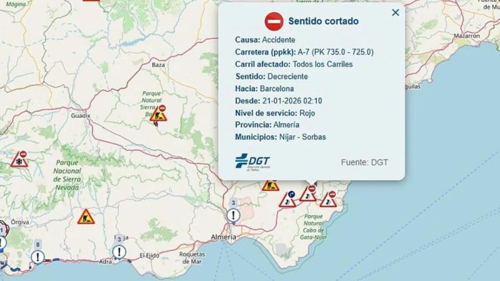 Two-truck collision shuts A-7 near Sorbas with one motorist hospitalized and traffic diverted