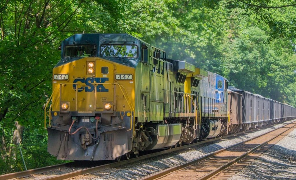 CSX reports mixed Q4 2025 results as cost cuts offset softer merchandise volumes