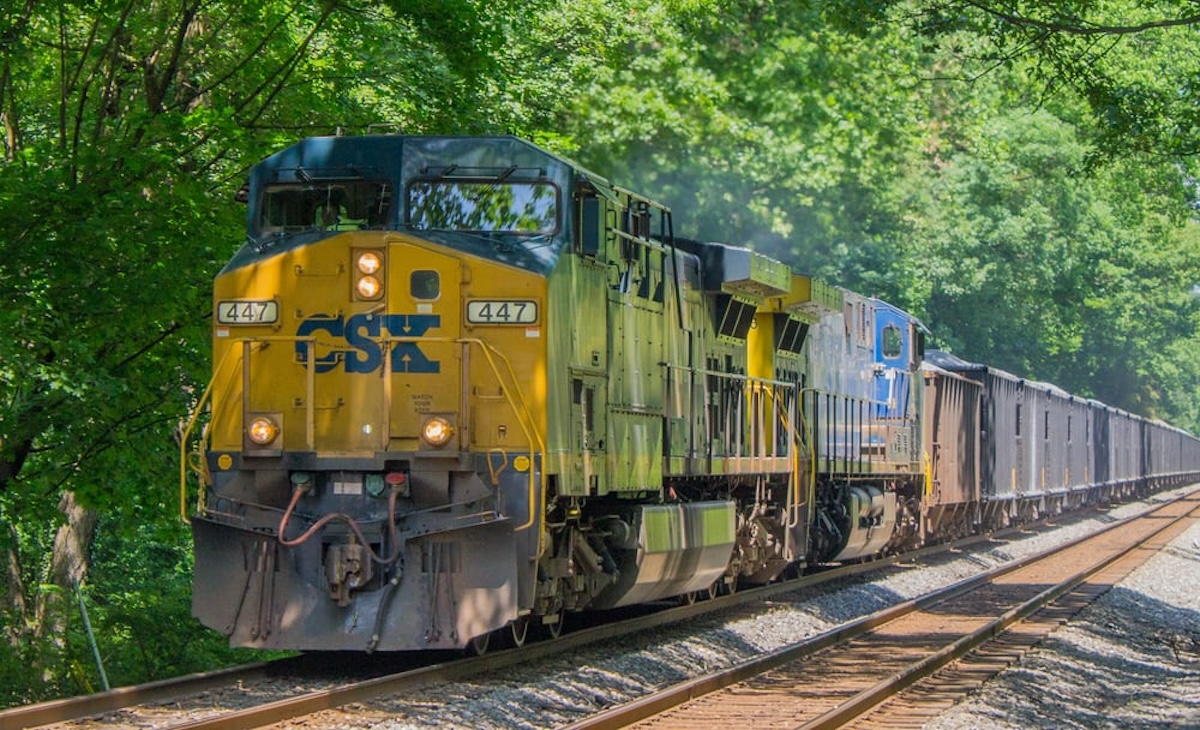 CSX reports mixed Q4 2025 results as cost cuts offset softer merchandise volumes