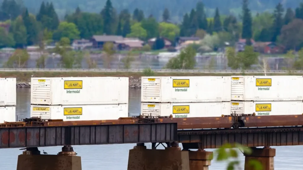 Intermodal margins climb 16% at J.B. Hunt even as Q4 revenue slips