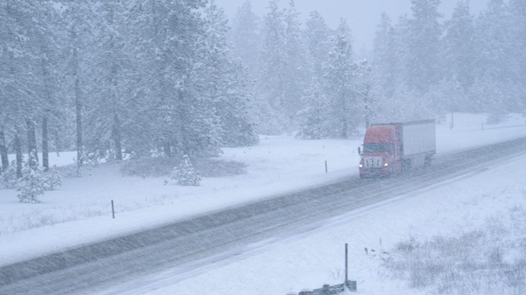 How a late‑January winter storm could upend U.S. freight lanes and logistics
