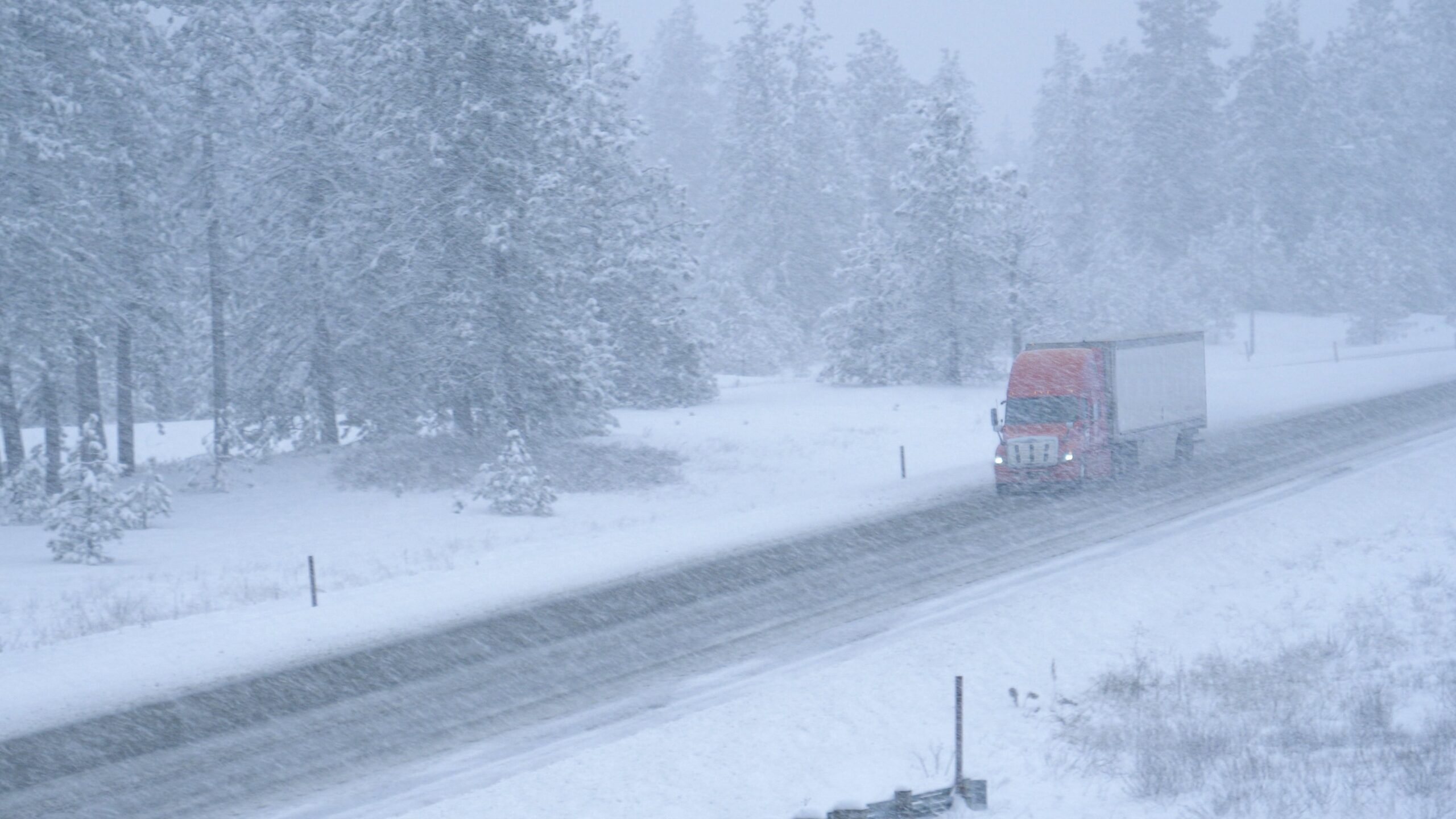 How a late‑January winter storm could upend U.S. freight lanes and logistics