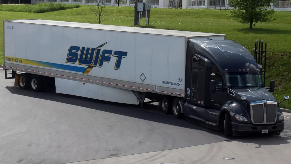 Knight-Swift posts steep Q4 truckload income decline amid Abilene Motor Express integration