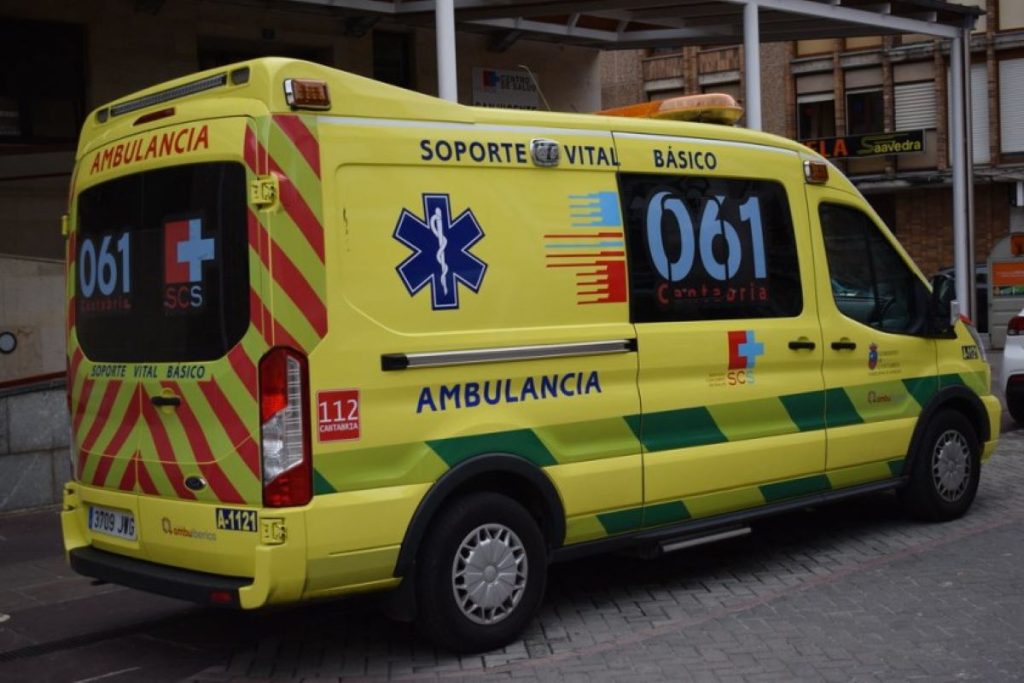 Overturned truck closes S-10 toward Vizcaya at km 7 near Medio Cudeyo