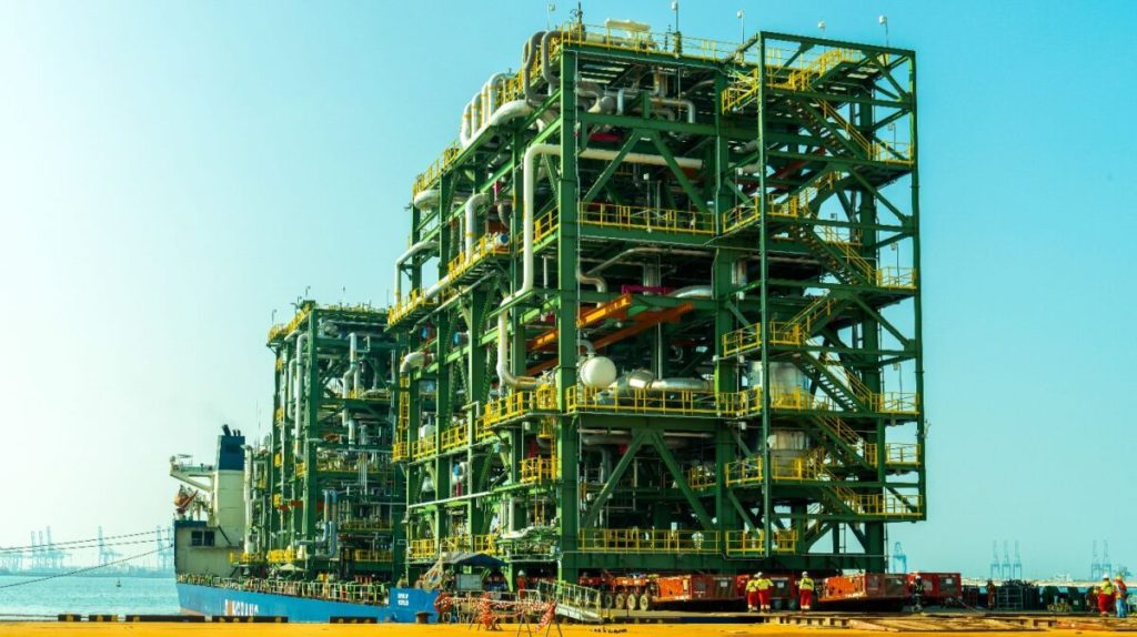 Khalifa Port module loadout: Mammoet moves 24 PAU and PAR units using SPMTs and load cells