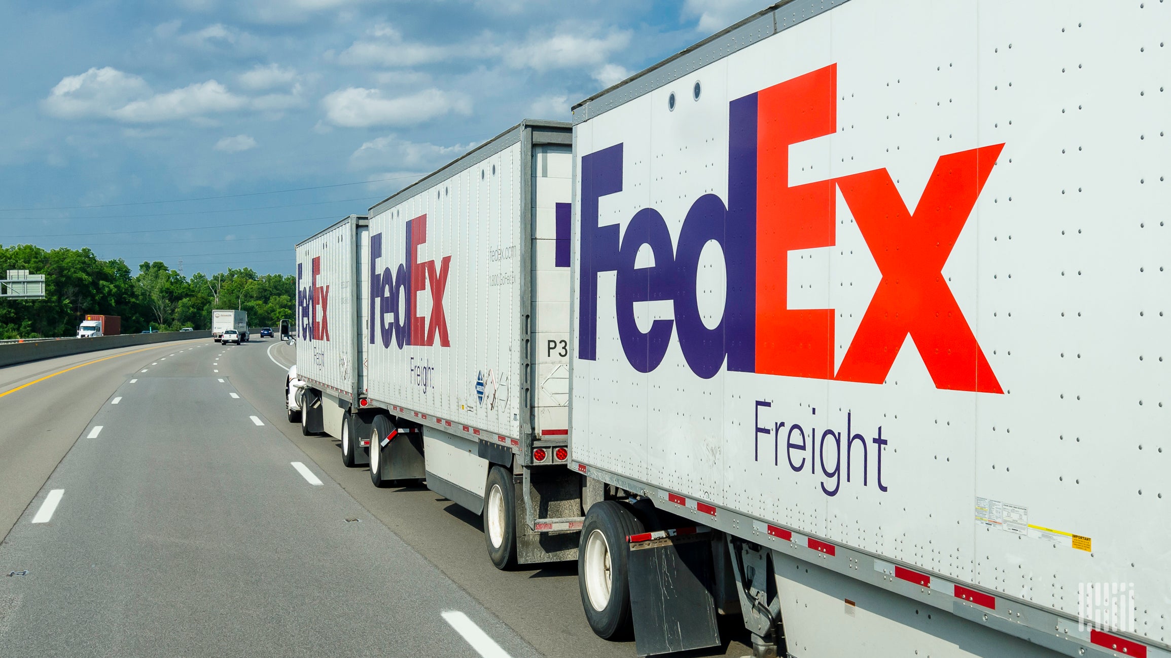FedEx pursues tariff reimbursements while Trump signals alternative 10%–15% levies