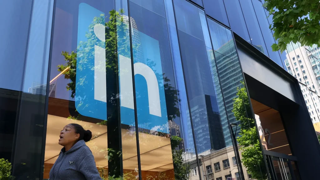 AI competency and change management climb HR priority lists